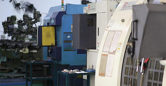 塑膠模具應用于新能源汽車領域？塑膠模具有哪些特點？